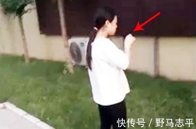 辣条|孕妈晚上散步迟迟未归,老公下楼寻找,看到背影后又气又好笑