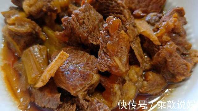 炖牛肉时，不用焯水不用高压锅，牛肉软烂入味没腥味，太香了