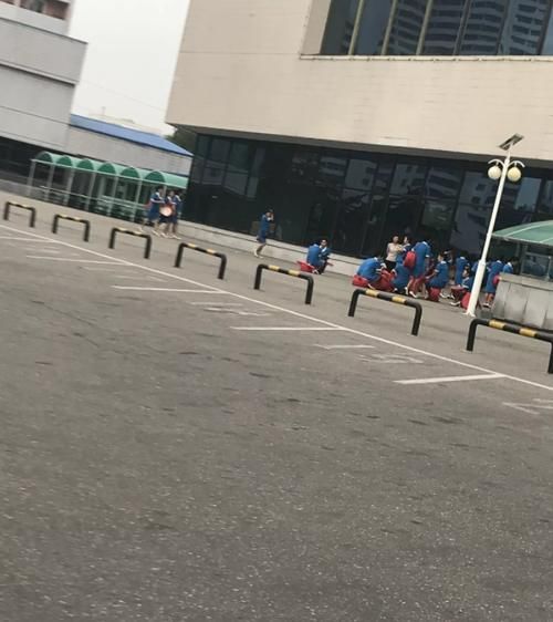 清晨漫步朝鲜街头,能见到什么样的画面?