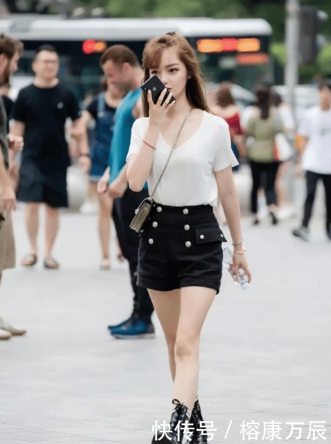 半丸子头美女,自带学生气息,一点抵抗力都没有!