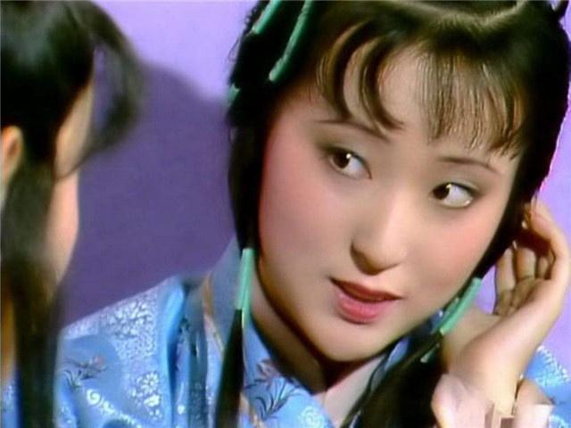 王熙凤&薛宝钗在贾府最大的敌人,并非林黛玉而是手握重权的她