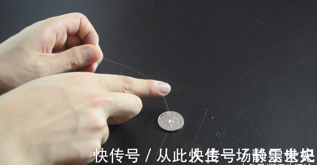 眼睛不好也能快速穿针引线, 只需一枚硬币就可以, 看完赶紧去试试