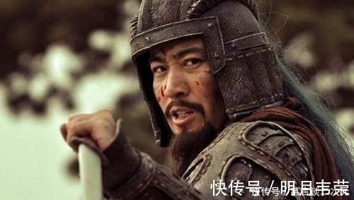 董卓@三国中有3位枭雄,正史中武功高强无敌手,演义中咋就成了菜鸟?