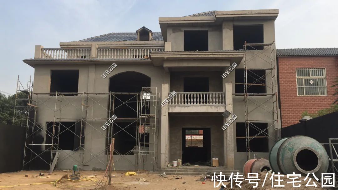 楼面|河南农村85万建三层别墅，比效果图还漂亮
