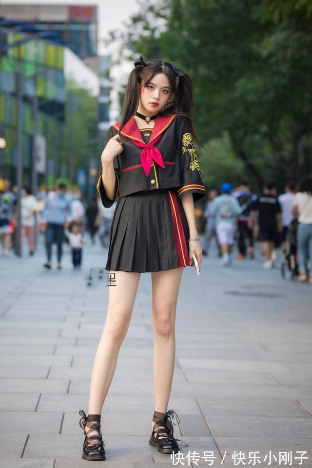 黑色 深情的打扮,让人变得更高雅,黑色穿搭很容易体现