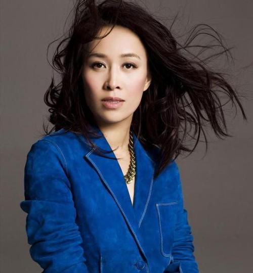 圆脸就放弃“黑长直”吧！换上这4种发型，气质变得更高级了！