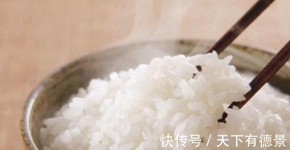 大部分|煮米饭用冷水还是热水？大部分人都放错了，难怪米饭不香，不软糯