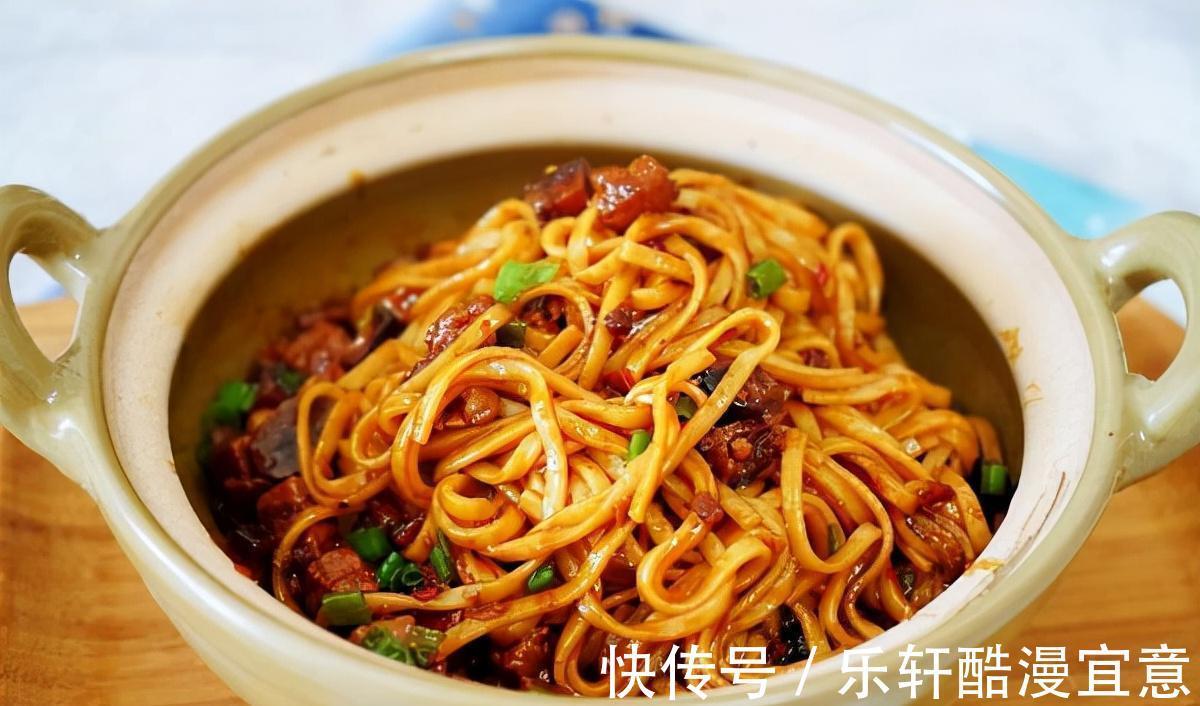 分享正宗的香菇肉丁酱做法,拌面拌饭都不错,味道确实香