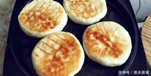 天热宁可不吃红烧肉，也要吃包菜馅饼，不揉面不擀面，柔软鲜香