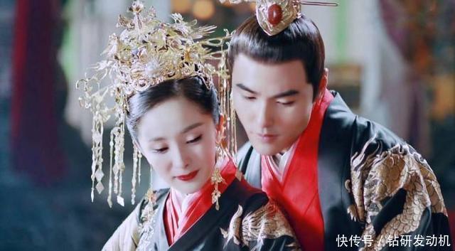 现在的造型师都变懒了,一顶发冠就解决了扶摇她们的新娘造型