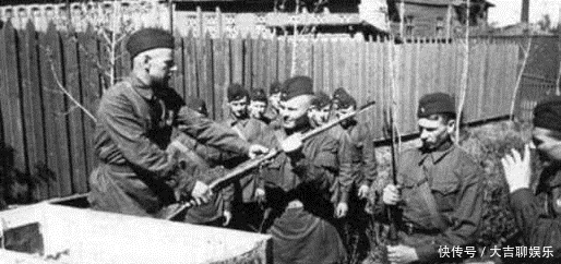 成片|德军士兵在苏联成片冻死,面对严寒,他们为何不抢苏联人的棉衣?