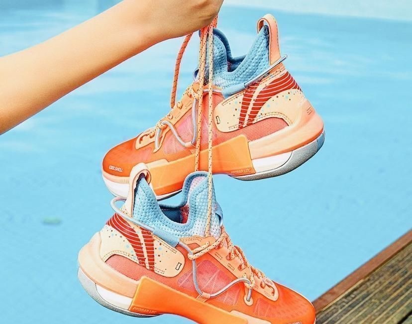 李宁 你以为的闪击6代球鞋只能出街?那你就大错特错了!