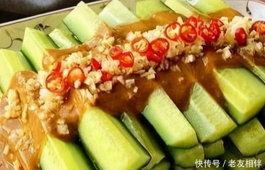 清脆爽口生津止渴,富含大量维生素C,可以增强体质,适合冬天吃