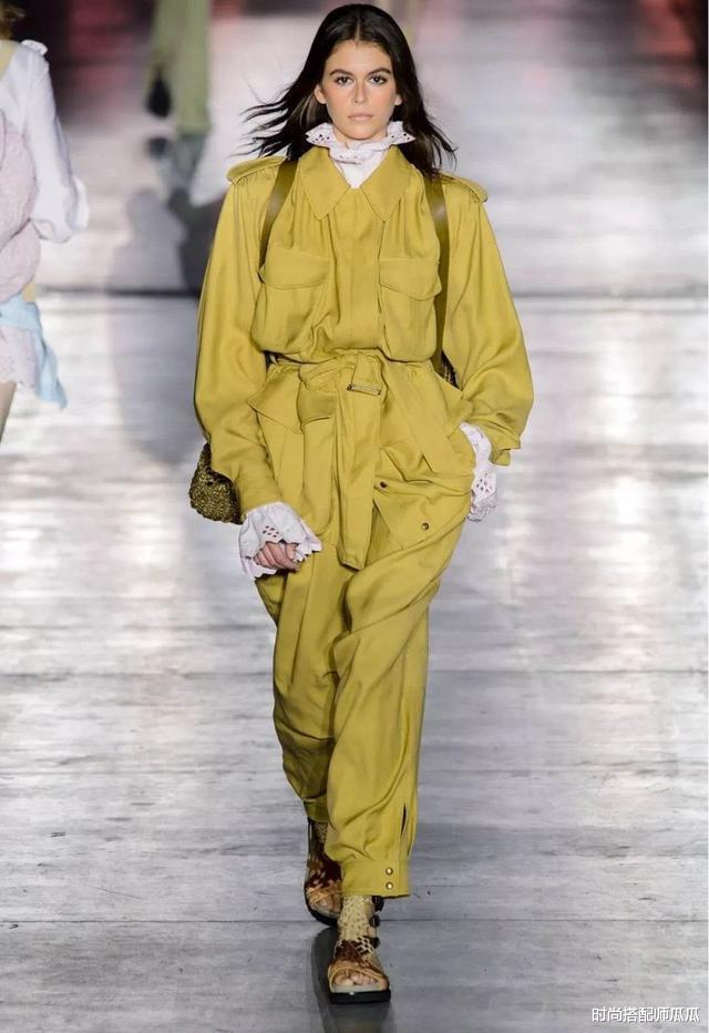 文艺复古的“拉夫领”已回归,春夏学会这样穿,气质又迷人