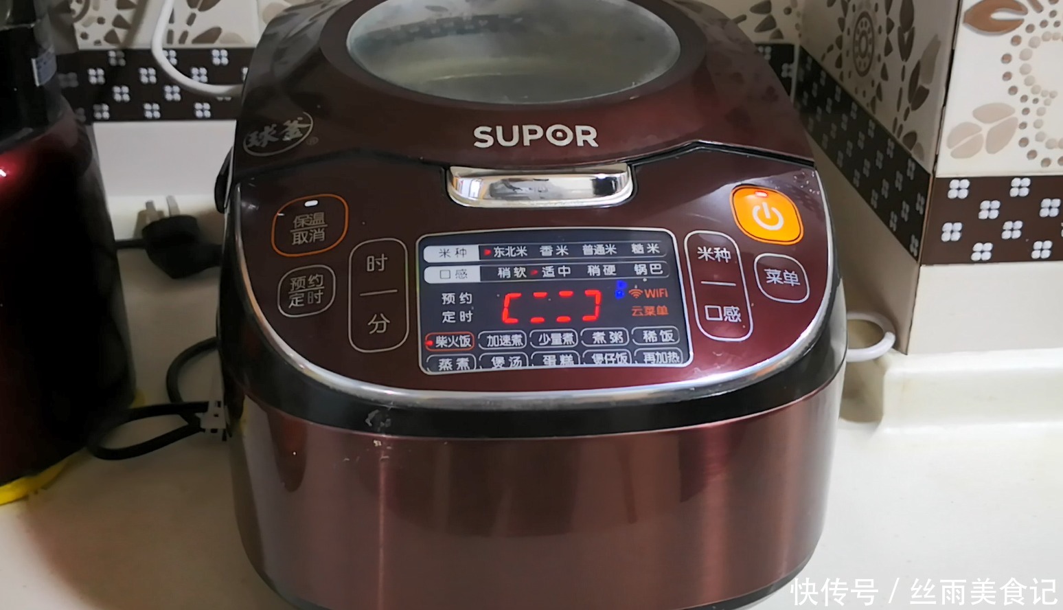 老婆|两猪蹄往电饭锅里一丢,不加1滴水1滴油,出锅后老婆和儿子抢着吃