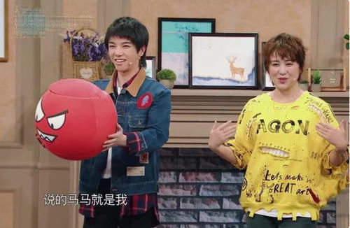 小声|华晨宇演唱会中场休息忘关麦,他小声嘀咕9个字,明星不好当!