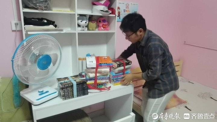 兄妹建爱心图书角|齐鲁志愿者丨50本书满载爱心为“希望小屋”兄妹建爱心图书角