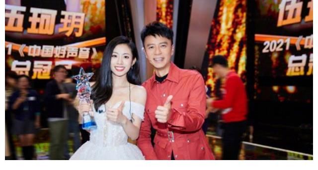 谢霆锋|李克勤成中国好声音冠军导师,谢霆锋谭咏麟开心祝贺,方式特别