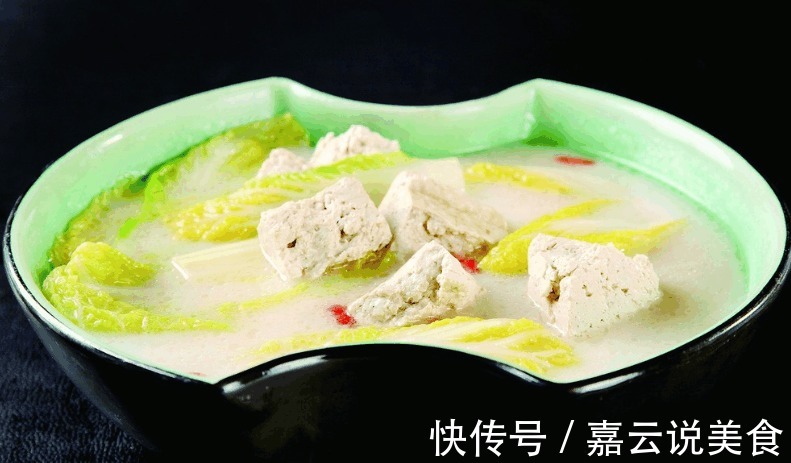 做白菜炖豆腐时，别傻傻只放盐，多加这一步，做出来比肉还好吃