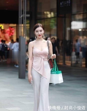 粉白|姑娘如此迷人，“小秘密”却写在了身上！