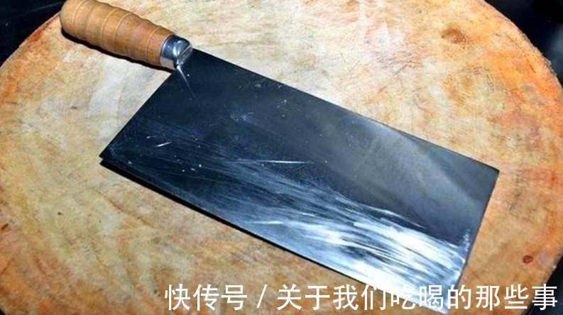 锋利|菜刀钝了抹上牙膏,几分钟就变得光亮锋利,真管用,很多人不知道