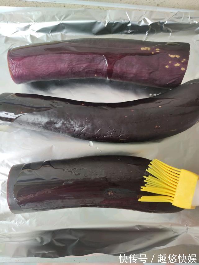 5分钟教会你蒜蓉烤茄子，再也不用吃路边摊了，在家就能轻松搞定