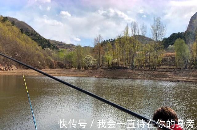 渔获|真气人野河打了重窝钓鱼，刚开始连杆别人把竿子抛进你窝里
