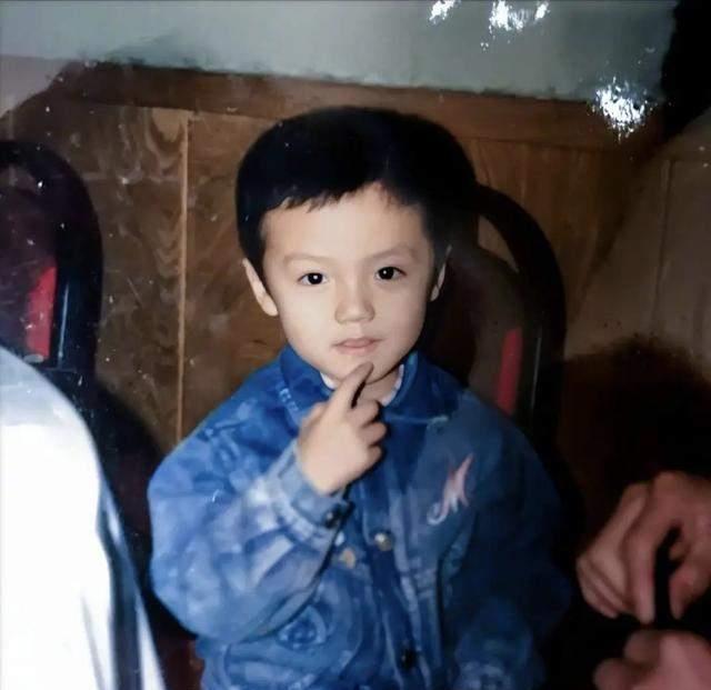 双眼皮线|女孩脸上若有这3条美人线,小时候再丑也不怕,长大后颜值不会低