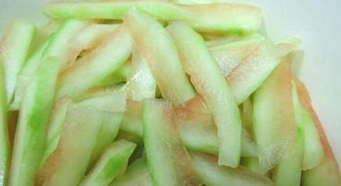 养花|夏天就要吃西瓜,可吃剩的西瓜皮不要扔,用来养花有奇效!