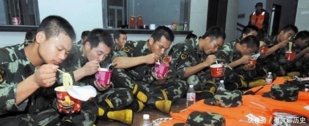 泡面|泡面为何是救灾首选,却不能作为军用干粮?道理很简单