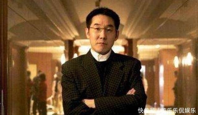 他辞去警察改行当作家,荣获茅盾文学奖,马未都见了都叫大哥