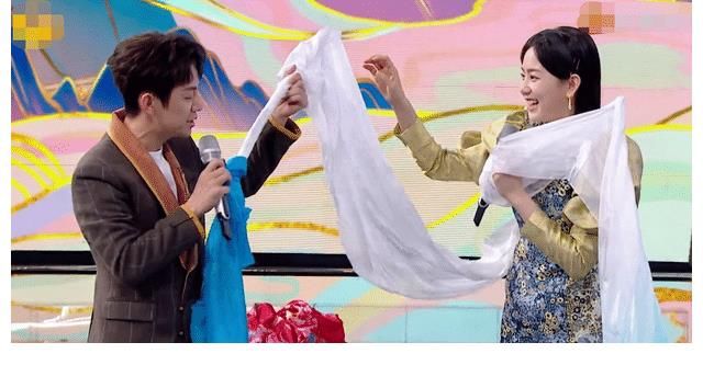 《你好星球六》何炅太难了,遭新人抢话,后期组直接闭麦,想劝退女主持?