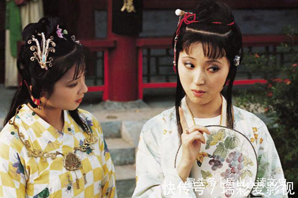 刘姥姥&林黛玉嘲笑刘姥姥是母蝗虫,只有一个贵族小姐默不作声,逃过一劫