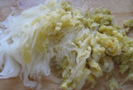 大厨|炖酸菜时,酸菜别直接就下锅,大厨教我1招,酸脆入味好吃还不腻