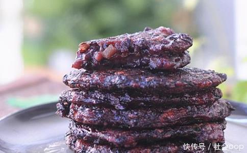 早餐饼|冬天多吃黑米补血比红枣强,蒸一蒸就上桌,细腻好消化,孩子最爱