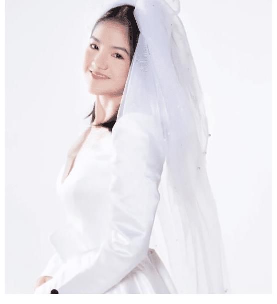 李勒优|《变形计》李勒优婚纱照火了，崔妈一想到女儿穿婚纱，眼眶红了