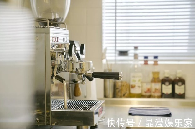 房子|穷夫妻改造24平的“垃圾房”,完工后变“四层豪宅”,收纳更赞