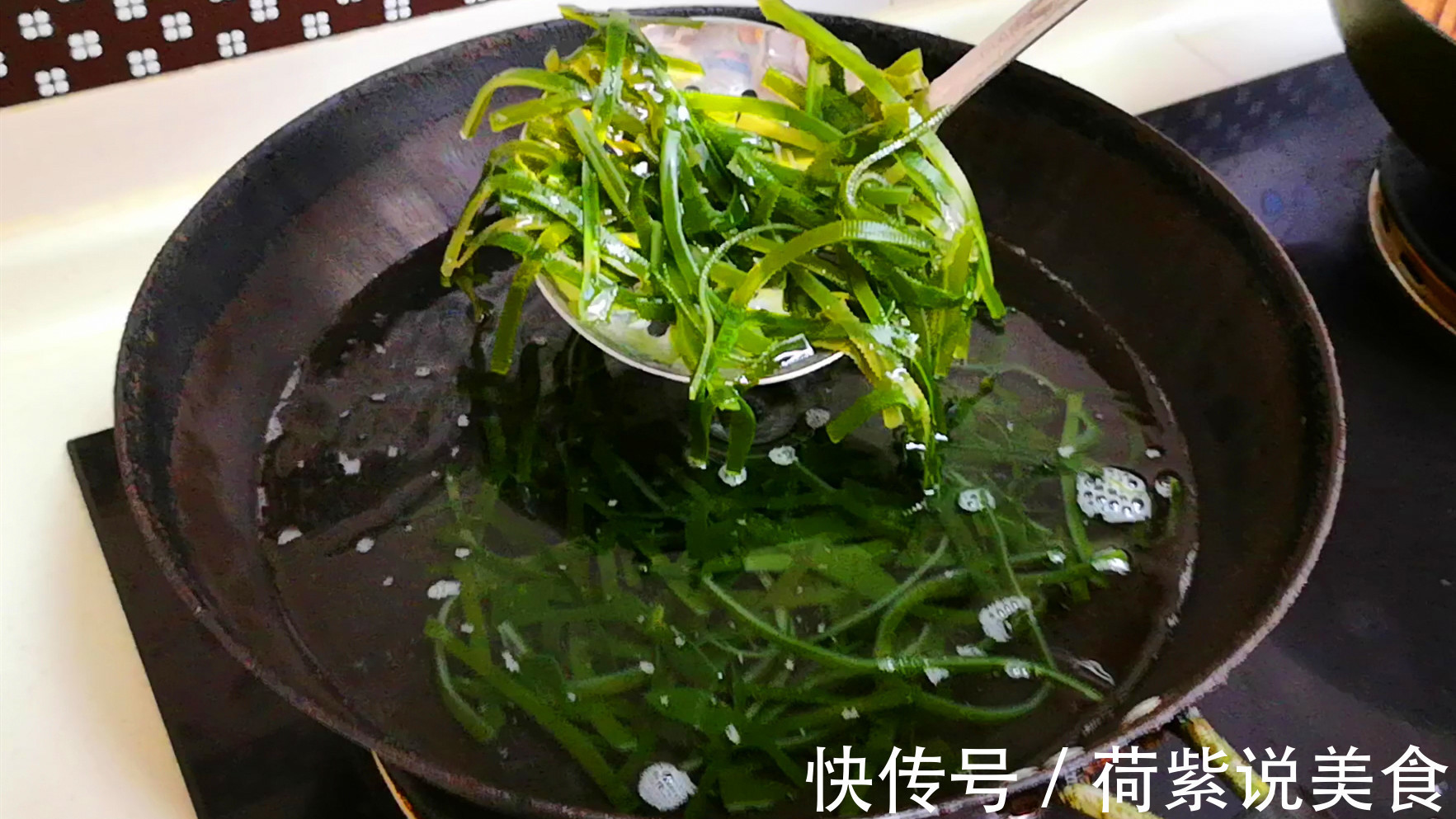 大碗宽面懒人做法，不用和面不用擀面，8分钟就上桌，比买的还香