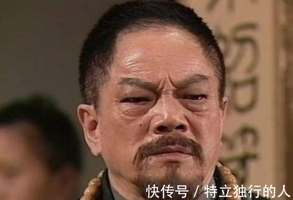 师父&裘千仞打伤黄蓉,黄药师为何不敢去找他报仇?看看他师父是谁