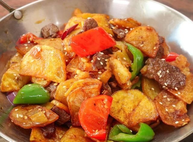土豆这样做太好吃了,香辣过瘾,喷香下饭,比吃肉还带劲