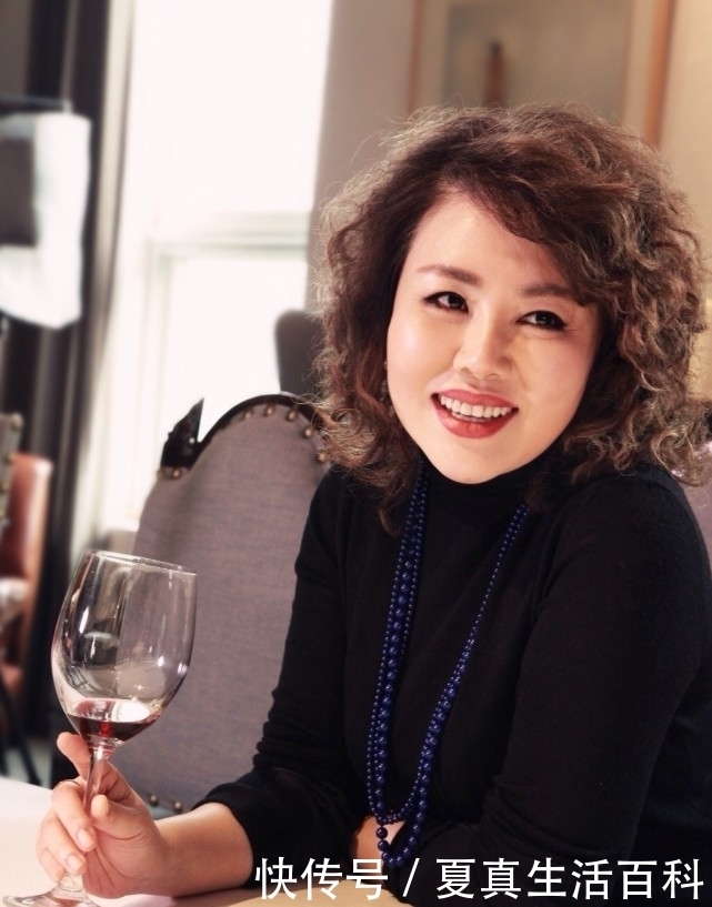 央视主持人方静患癌去世,曾身陷负评离职