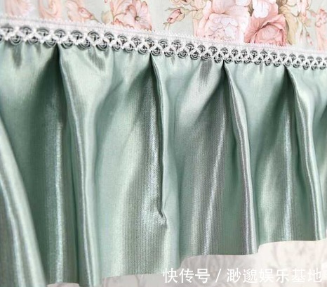 下图|越来越多人不用沙发罩!如今流行下图这样的,一铺上客厅就大变样