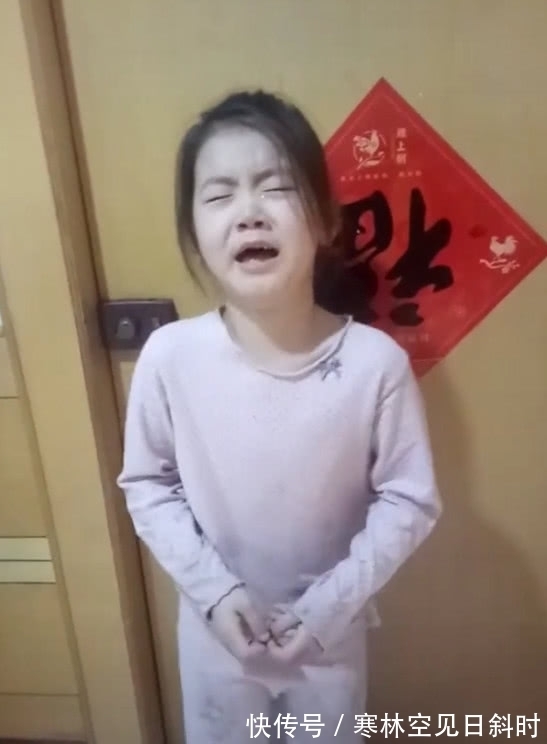 妈妈|姐弟俩犯错被妈妈罚,看到弟弟的脚时,瞬间笑得直不起腰