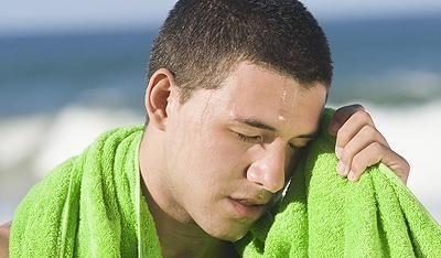 不管男女,汗从哪里来,病也跟着来!爱出汗的人,为健康对照看看