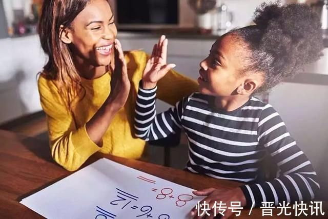 惊醒|公交车上,3岁女孩脱口而出的话,“惊醒”所有人,真是童言无忌