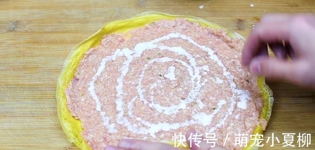 口感|快过年了,教你一种蛋卷的做法,只需简单几步,口感鲜香味道好