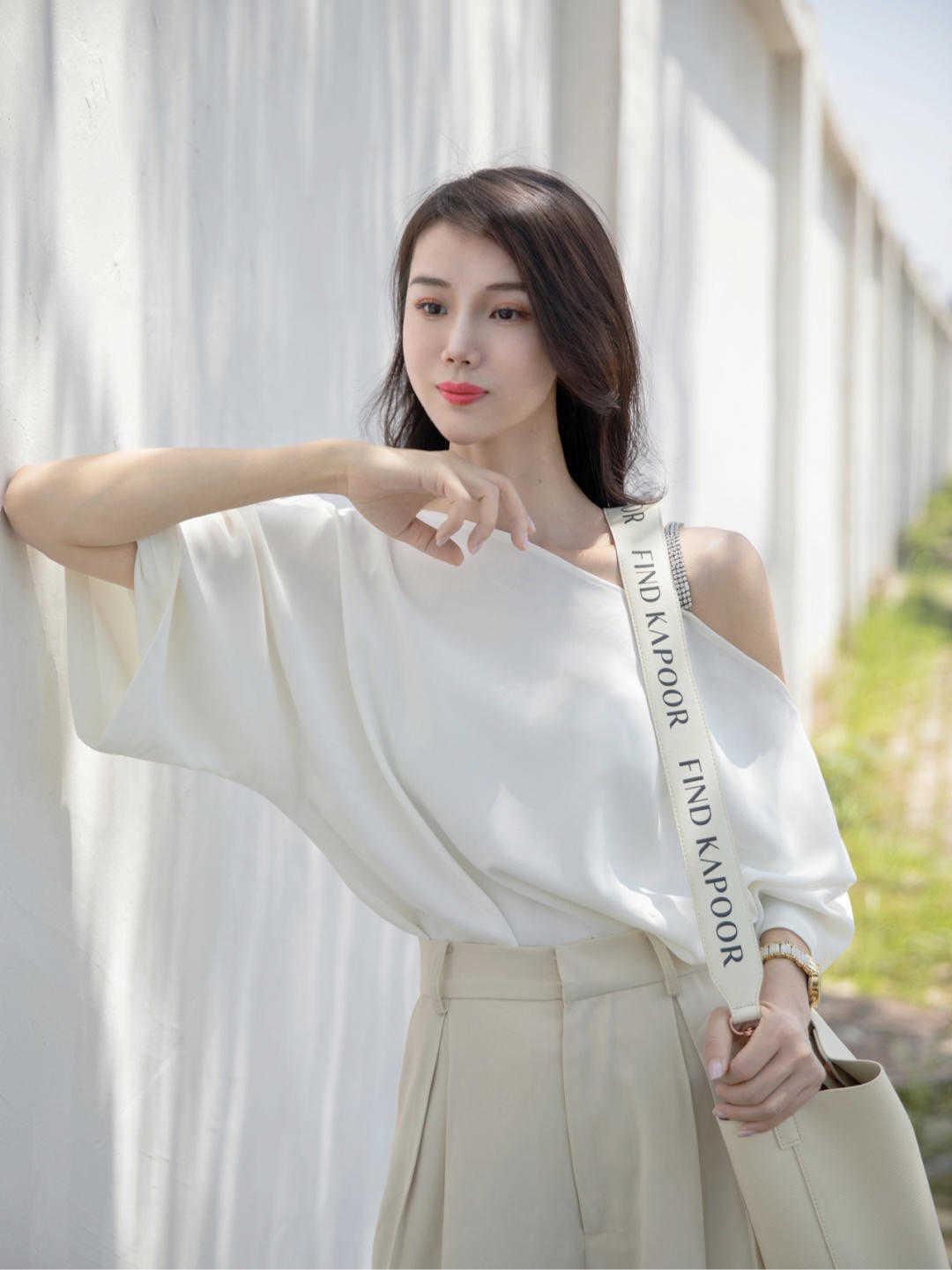 优雅|穿来穿去,还是“阔腿裤”舒适日常,搭配白色上衣,优雅又精致