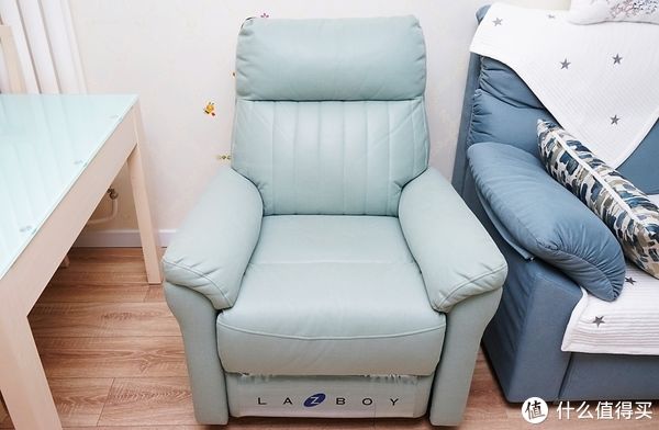 老友记|乐至宝电动款A607!这才叫躺平生活,功能沙发还得LAZBOY
