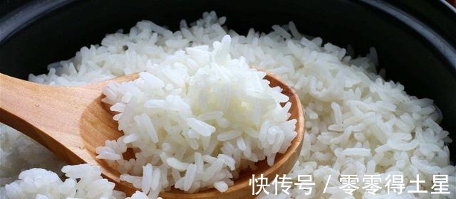 大米|蒸米饭千万不要只放清水，南方老保姆教你一招，米饭香甜又松软！