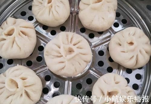 十三香|包子这样做，薄皮大馅，又香又软，凉了也不硬，蒸了一大锅没够吃